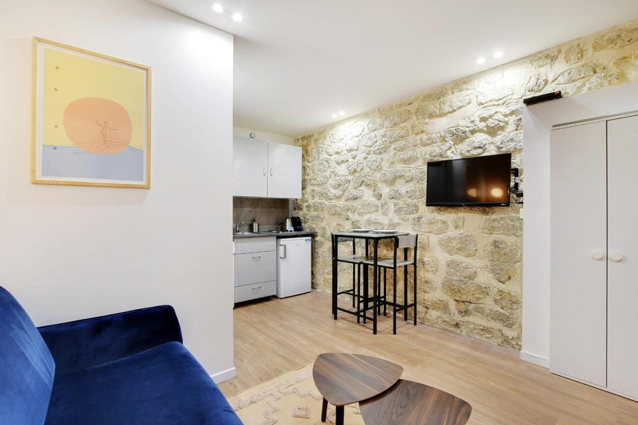 Freshly Renovated Apartment In The Heart Of Париж Екстериор снимка