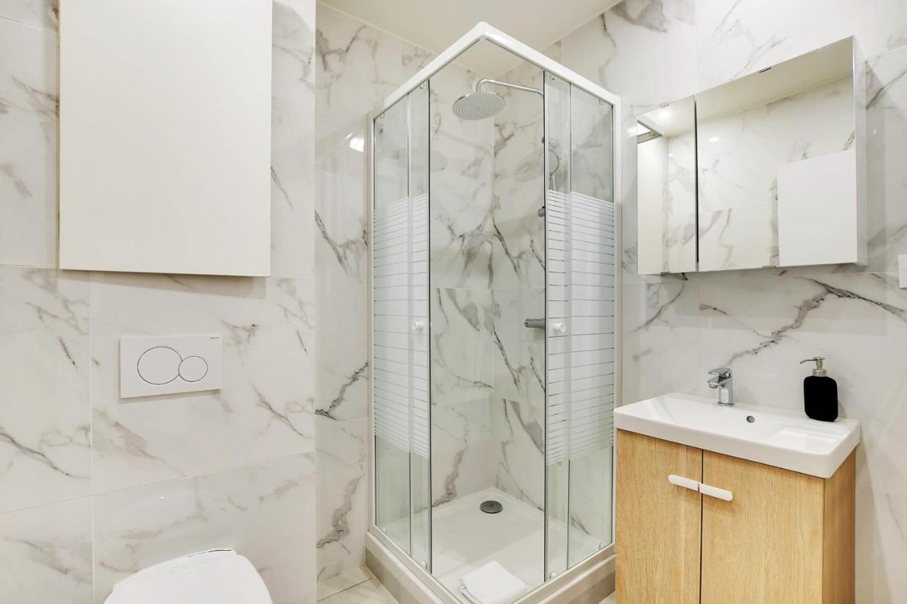 Freshly Renovated Apartment In The Heart Of Париж Екстериор снимка