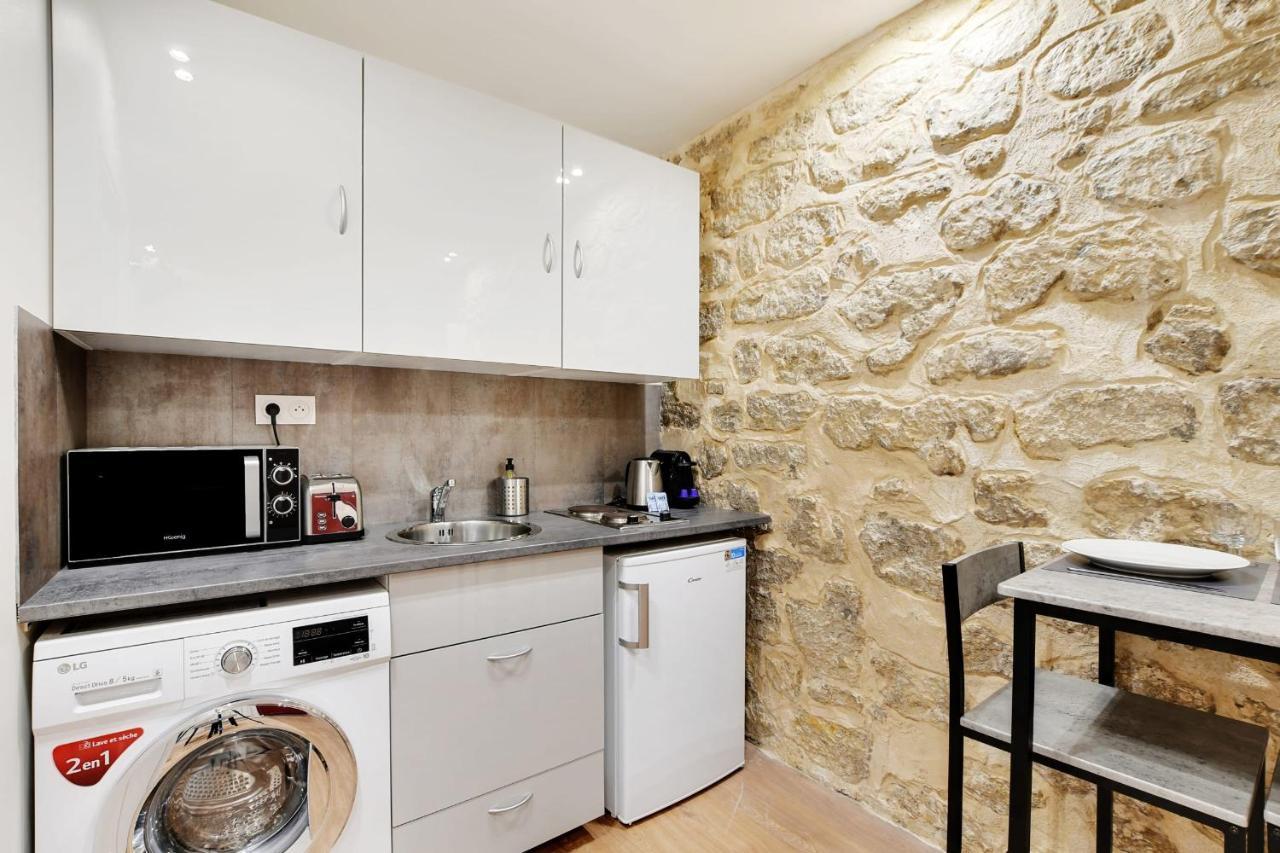 Freshly Renovated Apartment In The Heart Of Париж Екстериор снимка