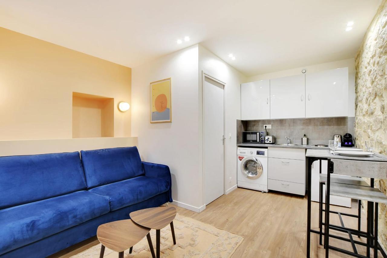 Freshly Renovated Apartment In The Heart Of Париж Екстериор снимка